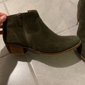 Lucky olive Suede Boots